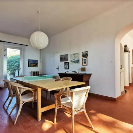 Lägenhet Charming With Garden And Sea View *