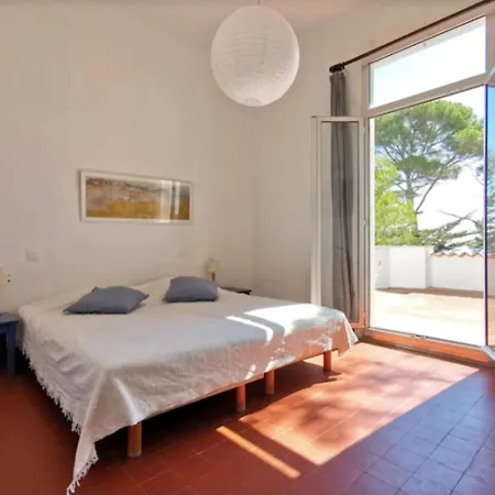 Charming With Garden And Sea View